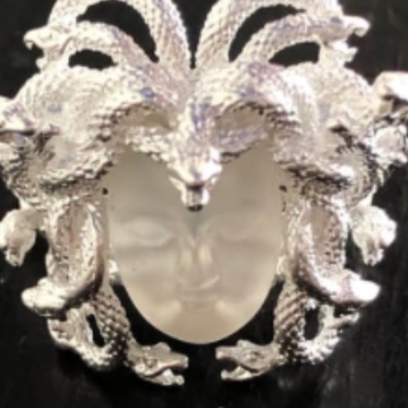 Mythical Silver Medusa Costume Ring - Picture 3 of 6
